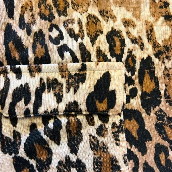 🧡 Kate Park Leopard Button-Up Top – Size Small - Picture 10 of 11
